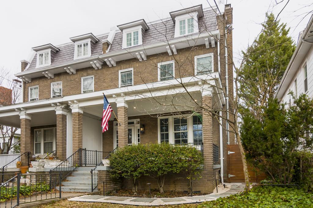 Gladys And David's Apartment *